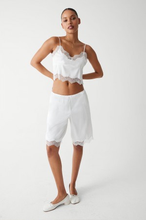 Frankies Bikinis Snuggle Satin Capri Short Beyaz | 985634XMQ